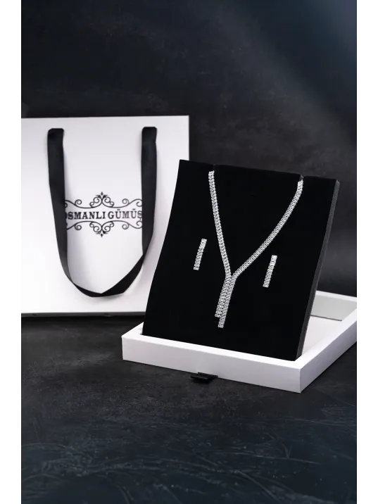 Kadın Bijuteri Kolye Küpe Set - Elora Model Baget Taşlı Zarif Su Yolu Set Kadın Bijuteri Kolye Küpe Set - Elora Model Baget Taşlı Zarif Su Yolu Set