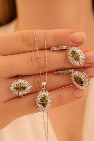 Kadın Gümüş Set - Mekik Model Zultanit Taşlı Baget Süslemeli Rodyumlu Kadın Set