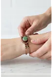 Kadın Bakır Bileklik - Aventurin Taşı Burgu Model Kadın Bilezik Metal Kutu ve Doğal Taşlar Kadın Bakır Bileklik - Aventurin Taşı Burgu Model Kadın Bilezik Metal Kutu ve Doğal Taşlar
