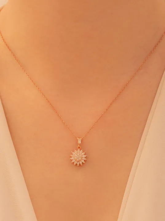 Kadın Gümüş Kolye - Sevgililer Günü - Hediye - Zirkon Taşlı Rose Kaplama Çiçek Motifli Kadın Kolye Kadın Gümüş Kolye - Sevgililer Günü - Hediye - Zirkon Taşlı Rose Kaplama Çiçek Motifli Kadın Kolye