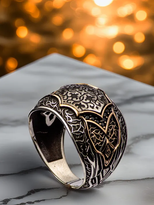 Erkek Kalkan Motifli Etnik Desen İşlemeli Siyah Zirkon Taşlı 925 Ayar Gümüş Yüzük