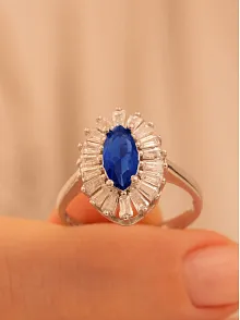 Kadın Gümüş Yüzük - Damla Model Safir Taşlı Baget Süslemeli Rodyumlu Kadın Yüzük