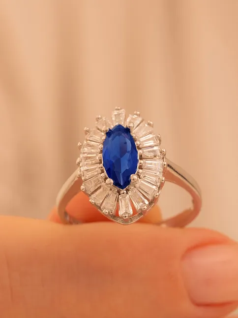 Kadın Gümüş Yüzük - Damla Model Safir Taşlı Baget Süslemeli Rodyumlu Kadın Yüzük