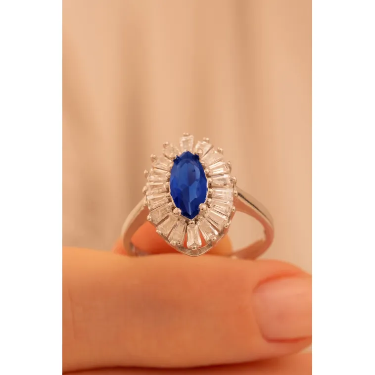 Kadın Gümüş Yüzük - Damla Model Safir Taşlı Baget Süslemeli Rodyumlu Kadın Yüzük Kadın Gümüş Yüzük - Damla Model Safir Taşlı Baget Süslemeli Rodyumlu Kadın Yüzük