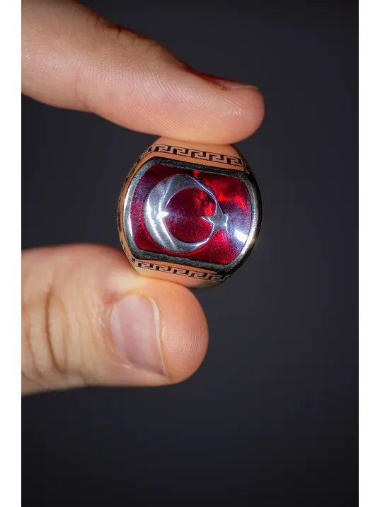Erkek Gümüş Yüzük - Ay Yıldız İşlemeli Kırmızı Yakut Taşlı Grek Desenli Türk Bayrağı Model Yüzük