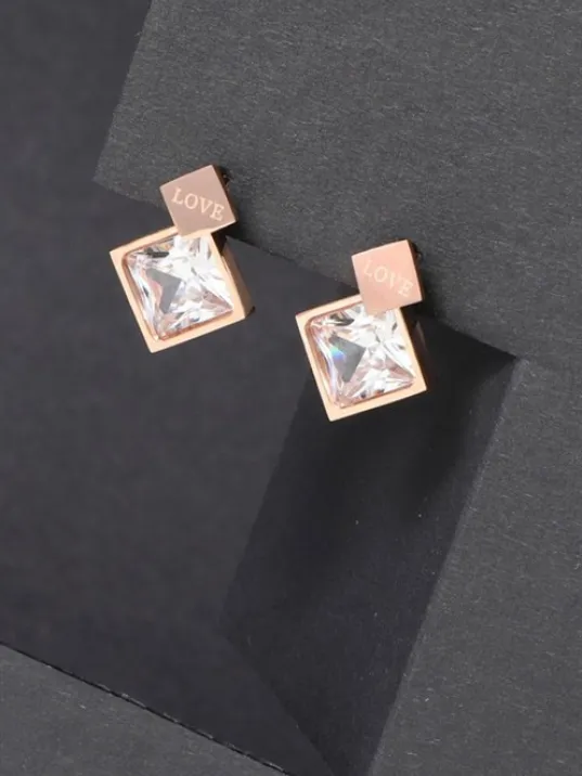 Delane Kararmayan Bayan Çelik Küpe Delane Kararmayan Bayan Çelik Küpe