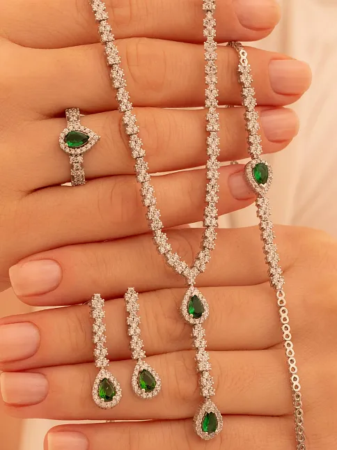 Kadın Gümüş Takı Seti - Lera Zümrüt Taşlı Mekik Model Kolye, Bileklik, Yüzük, Küpe Tam Set