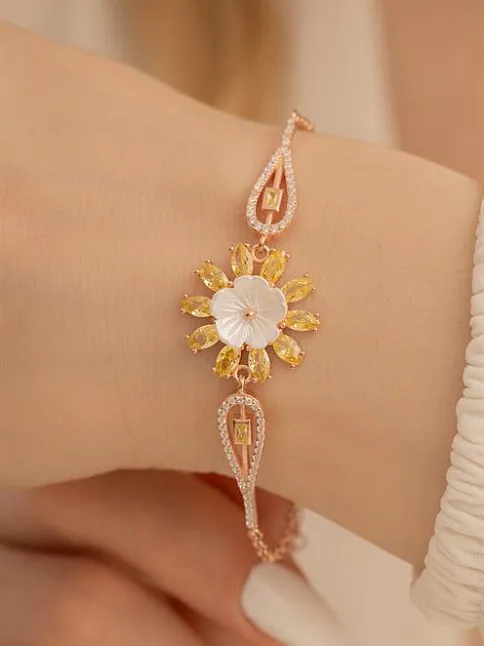 Kadın Bileklik-Gümüş Sarı Lotus Çiçeği Motifli Kadın Bileklik