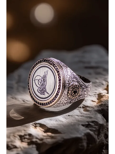Erkek Sıkma Kehribar Taşlı Osmanlı Tuğrası İşlemeli Nostaljik Model 925 Ayar Gümüş Yüzük