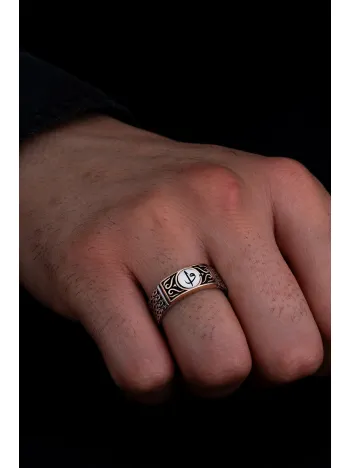 Erkek Gümüş Yüzük - Vav Elif İşlemeli Kral Zincirli İnce Kibar Erkek Yüzüğü Erkek Gümüş Yüzük - Vav Elif İşlemeli Kral Zincirli İnce Kibar Erkek Yüzüğü