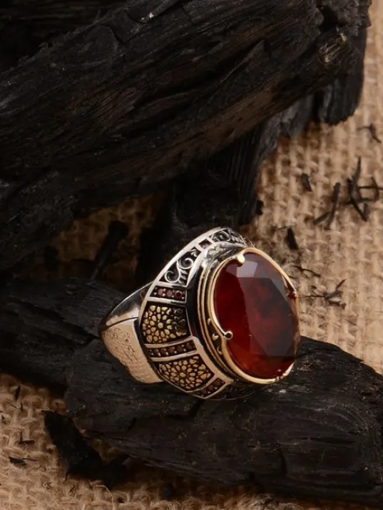Kırmızı Zirkon Topaz Taşlı Yanı Figür Ve Taş İşlemeli Erkek Gümüş Yüzük GYZZRCKRIMZ-KRM