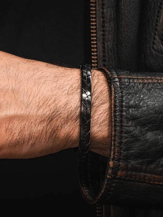 Magnum Flex Siyah Kelepçe Model - Mat Esnek Manyetik Çelik Erkek Bileklik Magnum Flex Siyah Kelepçe Model - Mat Esnek Manyetik Çelik Erkek Bileklik