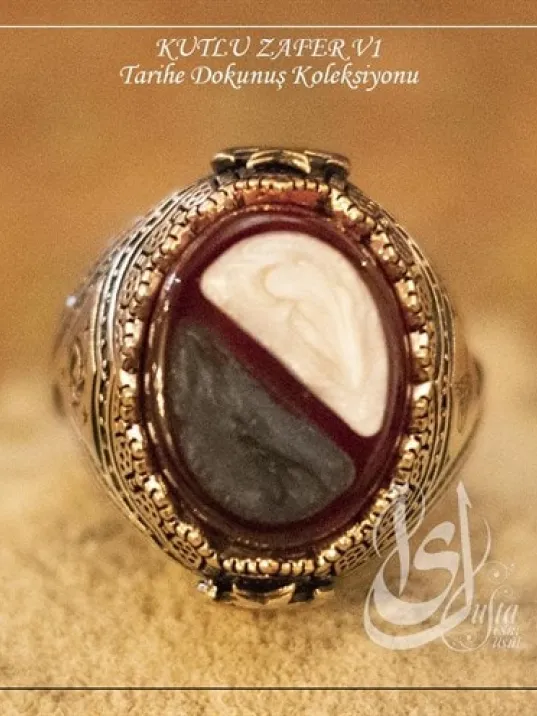 İslam Usta Tasarımı Kutlu Zafer Model 1 Gümüş Erkek Yüzük İslam Usta Tasarımı Kutlu Zafer Model 1 Gümüş Erkek Yüzük