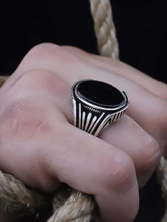 Oval Siyah Oniks Taşlı Özel Seri Erkek Gümüş Yüzük Oval Siyah Oniks Taşlı Özel Seri Erkek Gümüş Yüzük