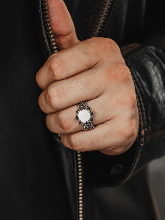 Erkek Gümüş Yüzük - Harf Yazılabilir Sarmal Model Zirkon Taşlı Erkek Yüzük