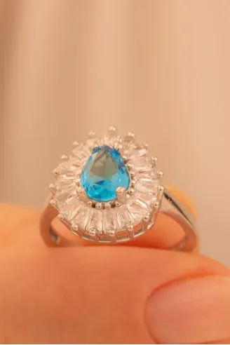 Kadın Gümüş Yüzük - Damla Model Mavi Topaz Taşlı Baget Süslemeli Rodyumlu Kadın Yüzük