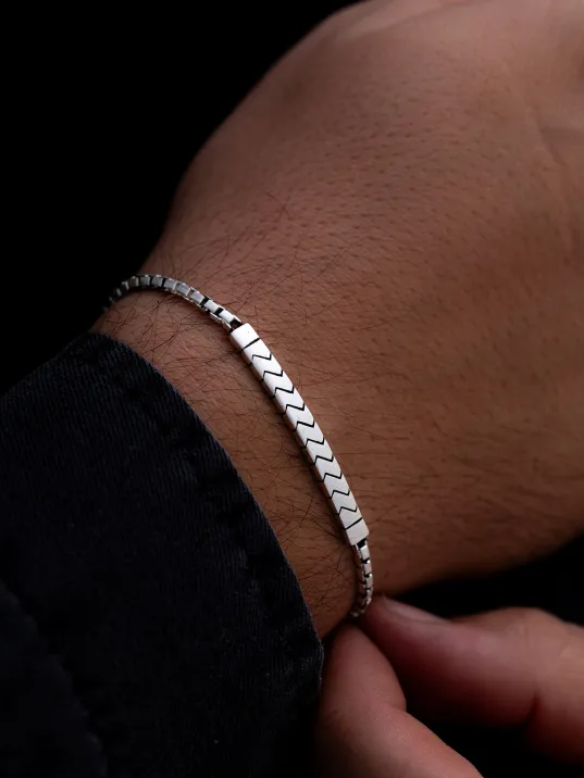 Erkek Gümüş Bileklik - Küp Zincirli Çizgili Model Gümüş Bileklik Erkek Gümüş Bileklik - Küp Zincirli Çizgili Model Gümüş Bileklik
