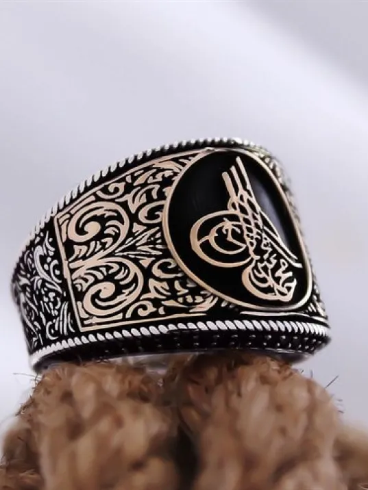 Osmanlı Tuğralı Yanı İşlemeli Özel Seri Erkek Gümüş Yüzük Osmanlı Tuğralı Yanı İşlemeli Özel Seri Erkek Gümüş Yüzük