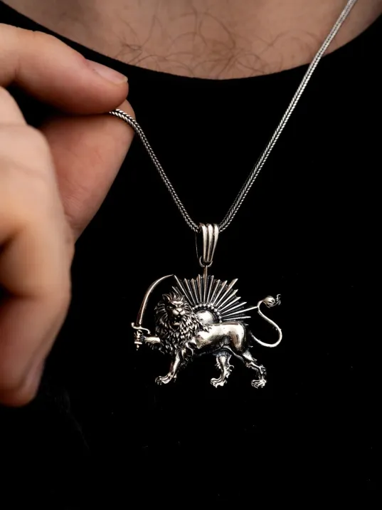 Erkek Gümüş Kolye - İran Pehlevi Aslanı Gümüş Kolye Erkek Gümüş Kolye - İran Pehlevi Aslanı Gümüş Kolye