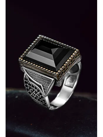 Erkek Gümüş Yüzük - Siyah Zirkon Taşlı Yanı Zirkon Taşı Detaylı 925 Ayar Erkek Yüzük Erkek Gümüş Yüzük - Siyah Zirkon Taşlı Yanı Zirkon Taşı Detaylı 925 Ayar Erkek Yüzük