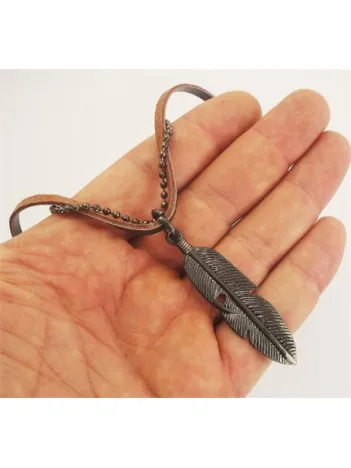 Tüy Kahverengi Erkek Deri Kolye