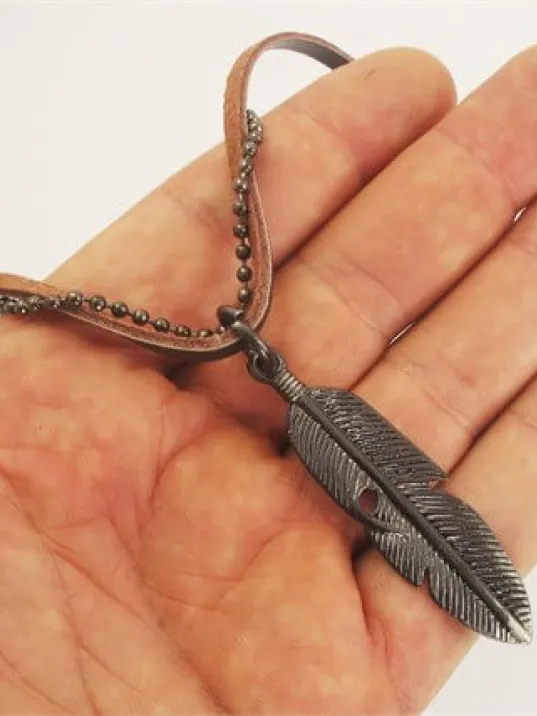 Tüy Kahverengi Erkek Deri Kolye Tüy Kahverengi Erkek Deri Kolye