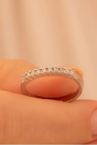 Kadın Gümüş Yüzük -Duru Zirkon Taşlı Model Kadın Yüzük