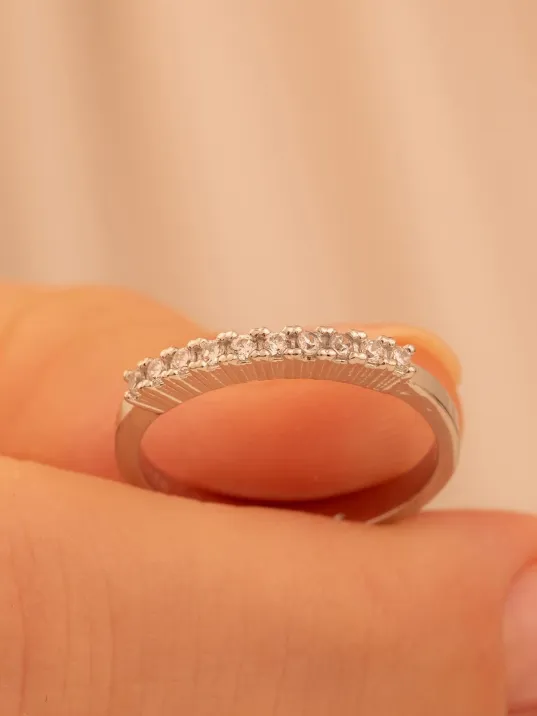 Kadın Gümüş Yüzük -Duru Zirkon Taşlı Model Kadın Yüzük Kadın Gümüş Yüzük -Duru Zirkon Taşlı Model Kadın Yüzük