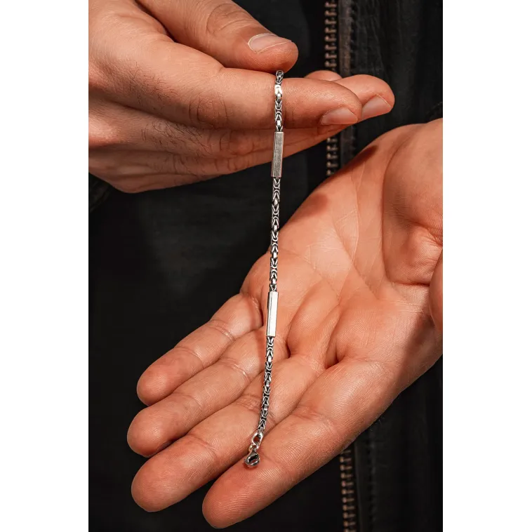 Kare Parçalı Erkek Kral Gümüş Bileklik Künye 2,8mm Orta Kalınlıkta Kare Parçalı Erkek Kral Gümüş Bileklik Künye 2,8mm Orta Kalınlıkta