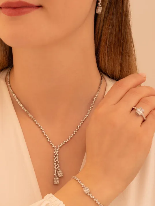 Kadın Gümüş Takı Seti - Nazlı Baget Taşlı Zirkon Süslemeli Kolye, Bileklik, Yüzük, Küpe Tam Set Kadın Gümüş Takı Seti - Nazlı Baget Taşlı Zirkon Süslemeli Kolye, Bileklik, Yüzük, Küpe Tam Set
