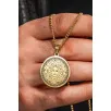 Steel Aether Altın Kaplama Çelik Kadın Kolye Yunan Tanrısı Medusa İşlemeli Yuvarlak Plaka Kararmaz Steel Aether Altın Kaplama Çelik Kadın Kolye Yunan Tanrısı Medusa İşlemeli Yuvarlak Plaka Kararmaz