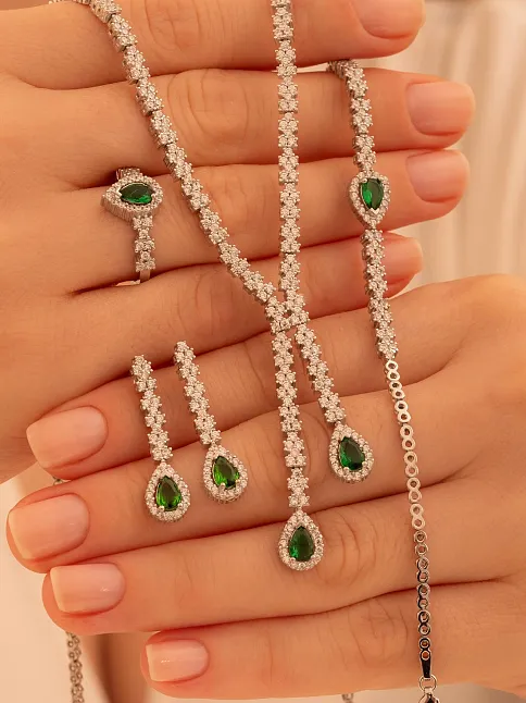 Kadın Gümüş Takı Seti - Peri Zümrüt Taşlı Damla Model Kolye, Bileklik, Yüzük, Küpe Tam Set