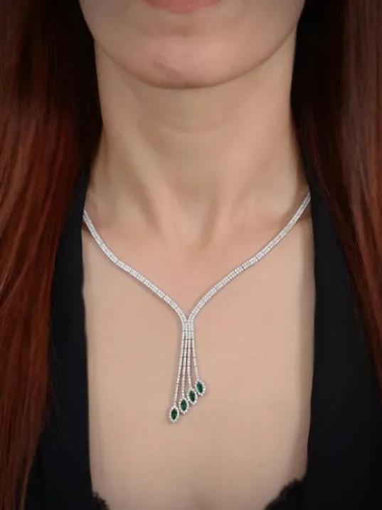 Aura Bayan Zümrüt Taşlı Gümüş Su Yolu Set - Kolye, Bileklik, Küpe, Yüzük Aura Bayan Zümrüt Taşlı Gümüş Su Yolu Set - Kolye, Bileklik, Küpe, Yüzük