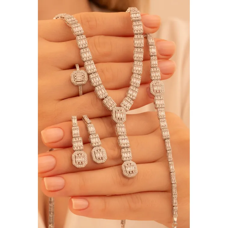 Kadın Gümüş Takı Seti - Perihan Baget Taşlı Zirkon Süslemeli Kolye, Bileklik, Yüzük, Küpe Tam Set Kadın Gümüş Takı Seti - Perihan Baget Taşlı Zirkon Süslemeli Kolye, Bileklik, Yüzük, Küpe Tam Set