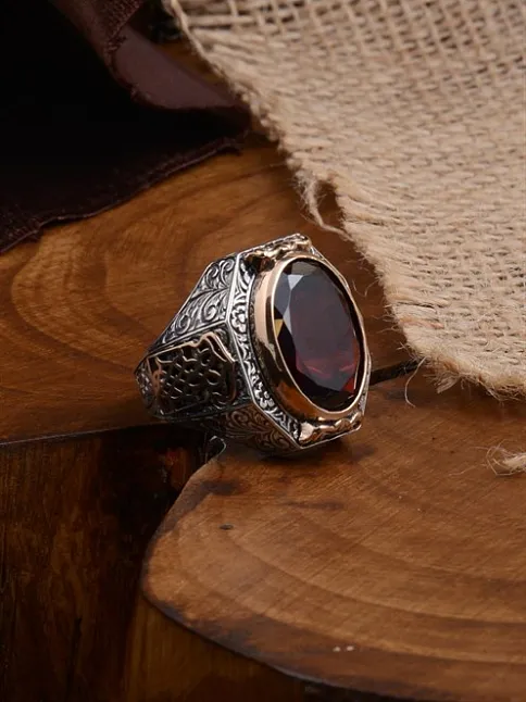 Yakut Garnet Taşlı Yanı Gravür İşlemeli Erkek Gümüş Yüzük