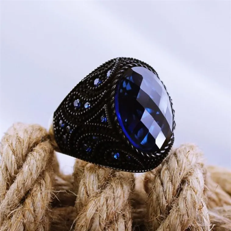 Lacivert Safir Kristal Kesim Mikro Taşlı Özel Seri Erkek Gümüş Yüzük Lacivert Safir Kristal Kesim Mikro Taşlı Özel Seri Erkek Gümüş Yüzük