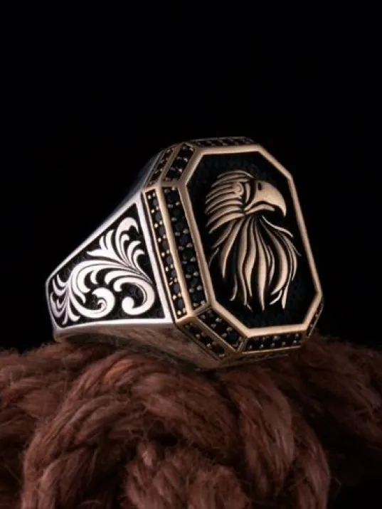 Erkek Gümüş Yüzük Altın Renk Kartalbaşı İşlemeli Siyah Oniks Taşlı Erkek Gümüş Yüzük