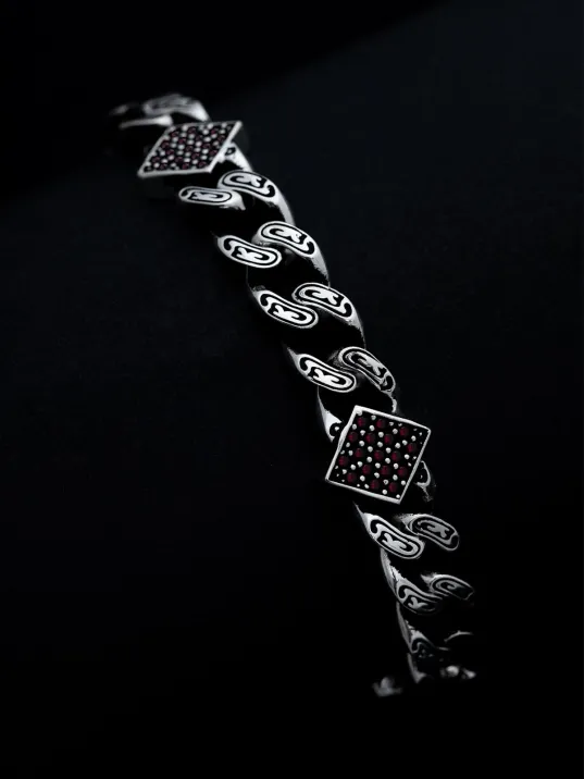 Erkek Gümüş Bileklik - Kırmızı Zirkon Taşlı Geometrik Şekilli Oksitli Gurmet Model 5 Gümüş Bileklik