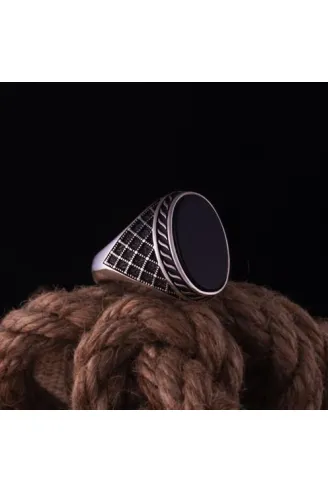 Erkek Gümüş Yüzük Siyah Oniks Taşlı Desenli Erkek Gümüş Yüzük