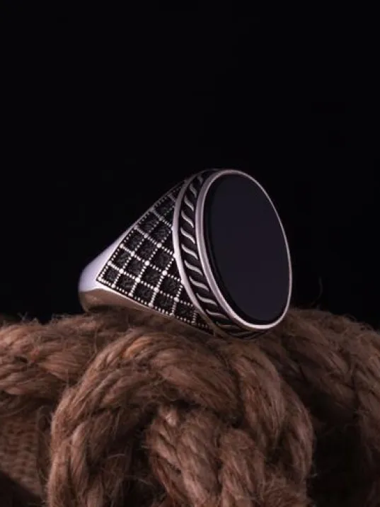 Erkek Gümüş Yüzük Siyah Oniks Taşlı Desenli Erkek Gümüş Yüzük