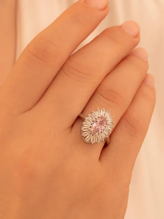Kadın Gümüş Yüzük - Damla Model Pembe Zirkon Taşlı Baget Süslemeli Rodyumlu Kadın Yüzük Kadın Gümüş Yüzük - Damla Model Pembe Zirkon Taşlı Baget Süslemeli Rodyumlu Kadın Yüzük