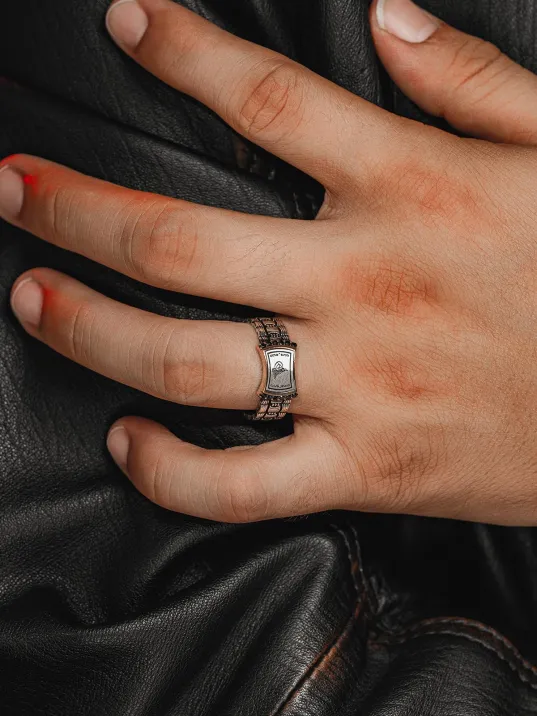 Erkek Gümüş Yüzük - Örgü Model Zirkon Taşlı Osmanlı Tuğrası İşlemeli Erkek Yüzük Erkek Gümüş Yüzük - Örgü Model Zirkon Taşlı Osmanlı Tuğrası İşlemeli Erkek Yüzük