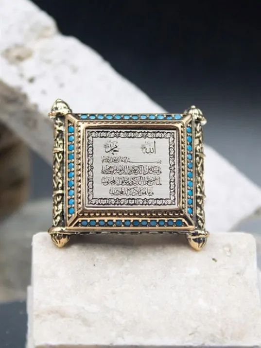 Nazar Ayeti İşlemeli Safir Taşlı Erkek Gümüş Yüzük GYZYZKEND05-SYH Nazar Ayeti İşlemeli Safir Taşlı Erkek Gümüş Yüzük GYZYZKEND05-SYH