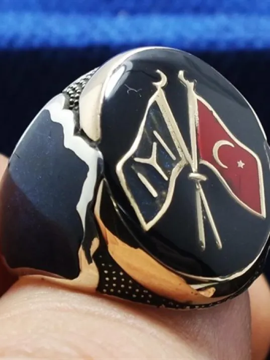 Gümüş Erkek Yüzük IYI Ve Ay Yıldız Sancaklı Lüks Model Gümüş Erkek Yüzük IYI Ve Ay Yıldız Sancaklı Lüks Model