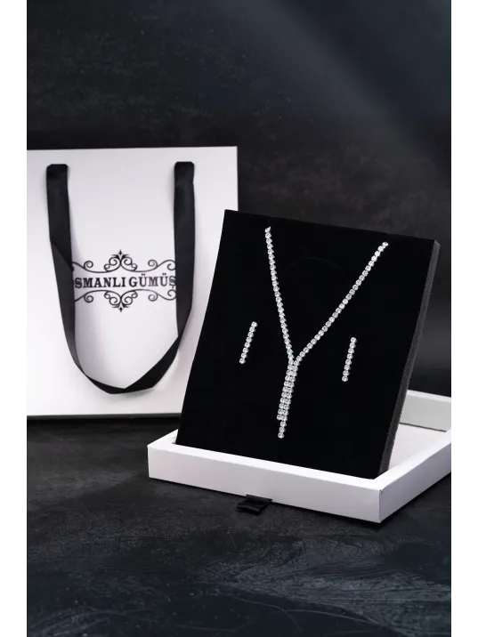 Kadın Bijuteri Kolye Küpe Set - Vera Model Baget ve Zirkon Taşlı Zarif Su Yolu Set Kadın Bijuteri Kolye Küpe Set - Vera Model Baget ve Zirkon Taşlı Zarif Su Yolu Set