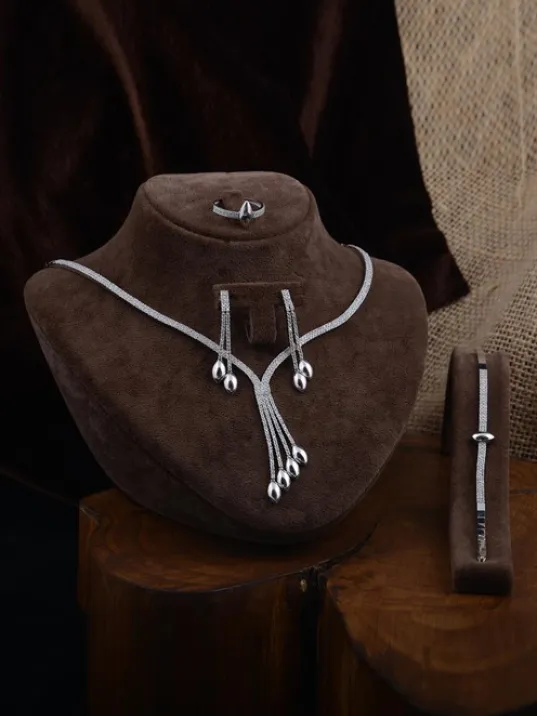 Hera Bayan Zirkon Taşlı Gümüş Su Yolu Set - Kolye, Bileklik, Küpe, Yüzük Hera Bayan Zirkon Taşlı Gümüş Su Yolu Set - Kolye, Bileklik, Küpe, Yüzük