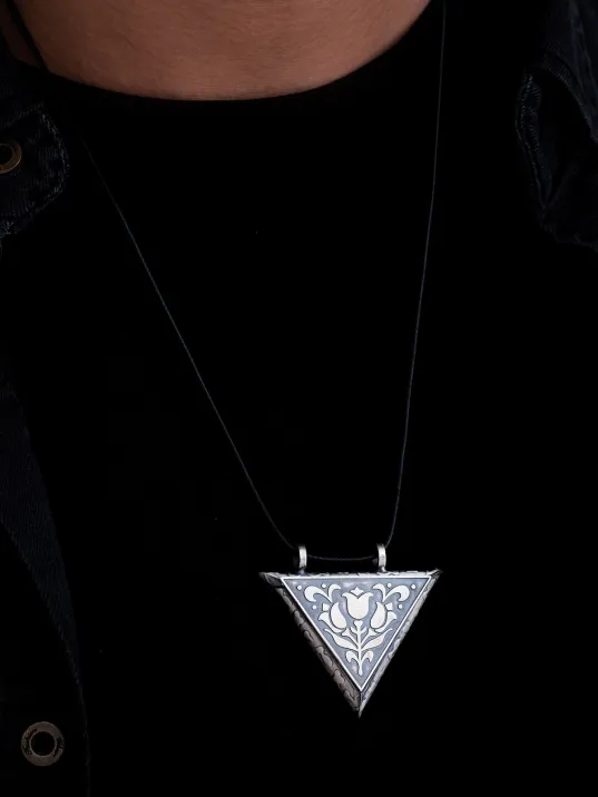 Orta Boy Lale Modeli Gümüş Muska Cevşen Haznesi