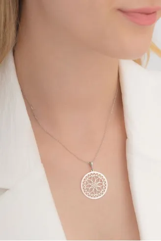 Lotus Çiçeği Motifli Gümüş Kolye
