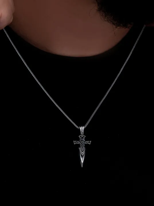 Erkek Gümüş Kolye - Haç Motifli Hançer Model Gümüş Kolye