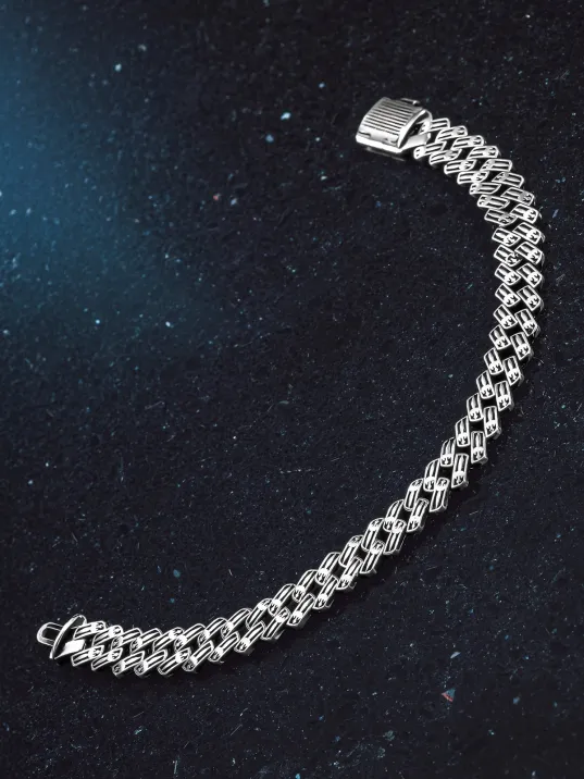 925 Ayar Gümüş Kılıç İşlemeli Erkek Bileklik Özel Geçirmeli Klips Tasarım Şerit Model 925 Ayar Gümüş Kılıç İşlemeli Erkek Bileklik Özel Geçirmeli Klips Tasarım Şerit Model